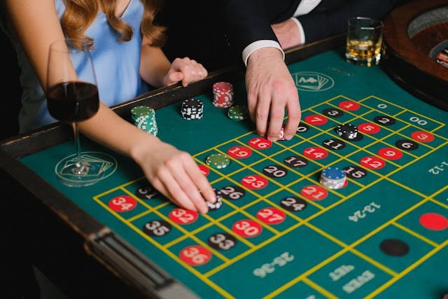 Casino Bonus Terms Explained Simply: Wagering, Limits, RTP & More